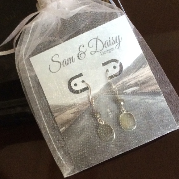 Labradorite Stone Dangle Earrings - Picture 5 of 5